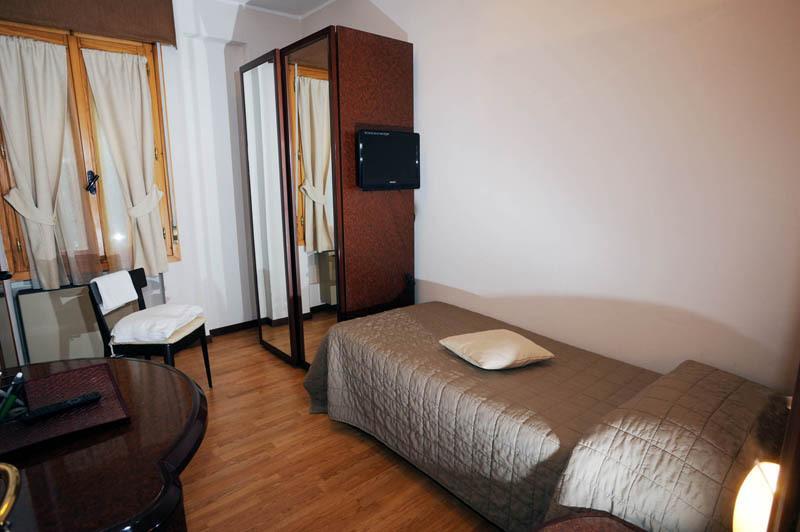 Drake Hotel Maranello Bilik gambar
