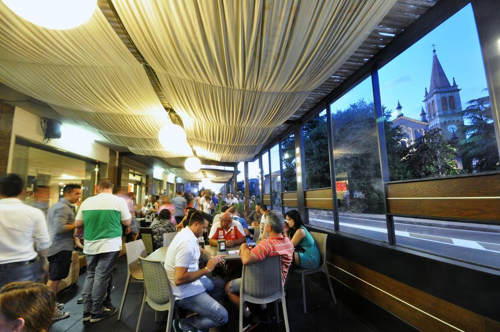 Drake Hotel Maranello Luaran gambar